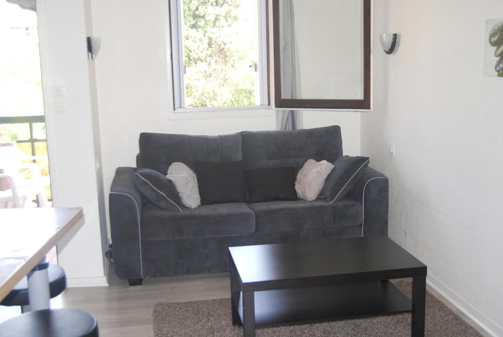Confortable A 25 M² Avec Piscine Partagee *